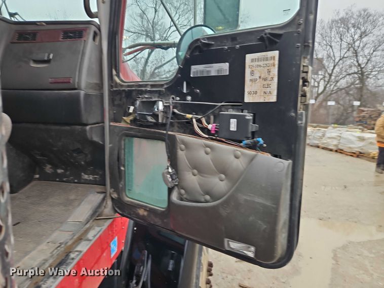 image for item EO7058 2006 Kenworth T800 flatbed truck