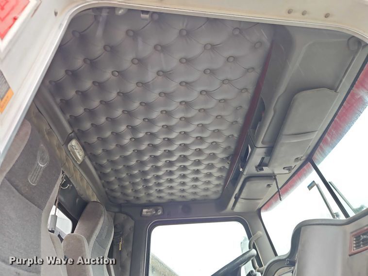 image for item EO7058 2006 Kenworth T800 flatbed truck