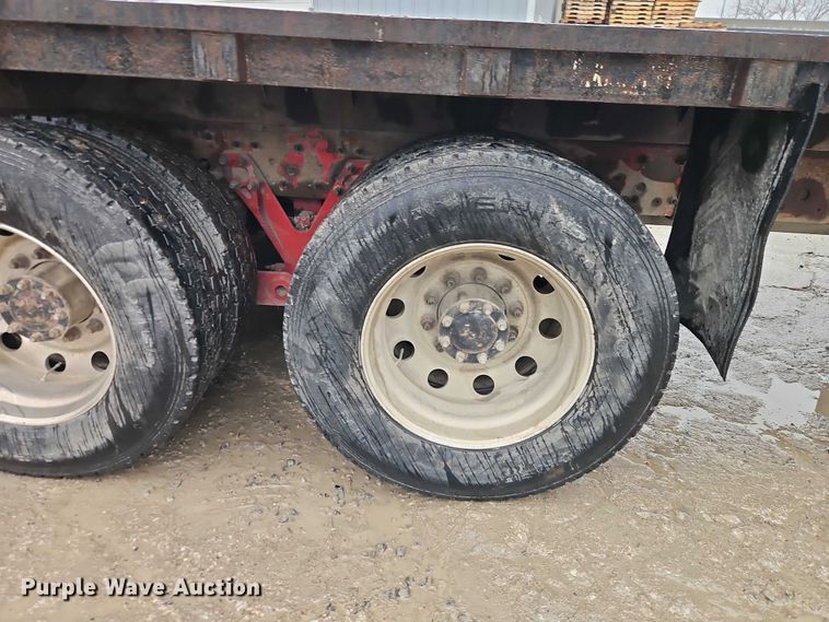 image for item EO7058 2006 Kenworth T800 flatbed truck