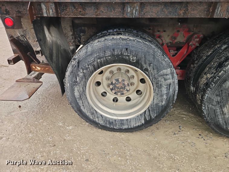 image for item EO7058 2006 Kenworth T800 flatbed truck