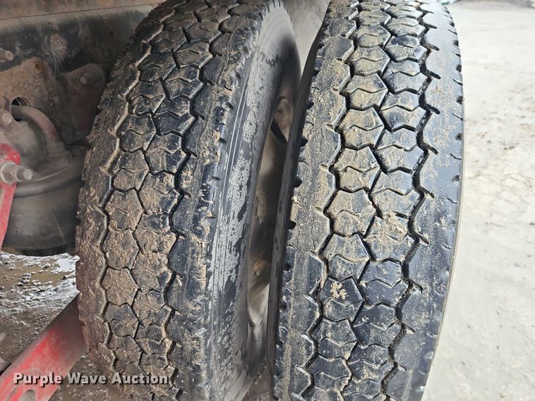 image for item EO7058 2006 Kenworth T800 flatbed truck