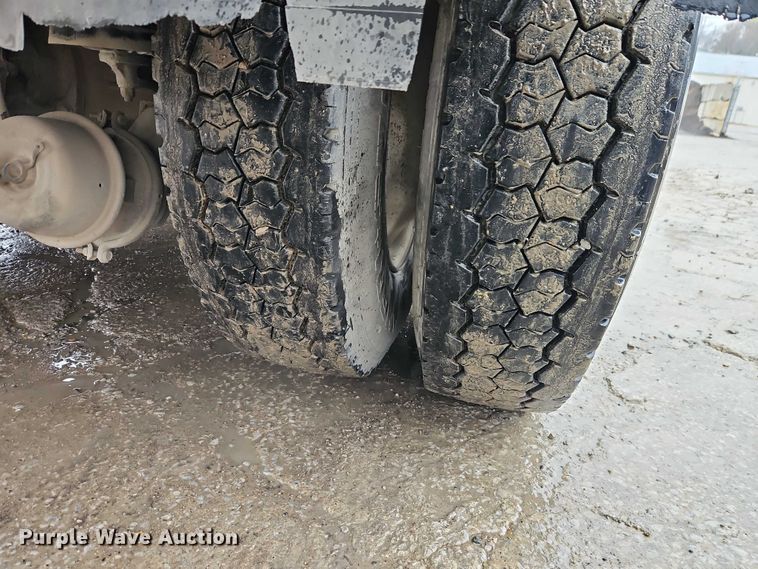 image for item EO7058 2006 Kenworth T800 flatbed truck