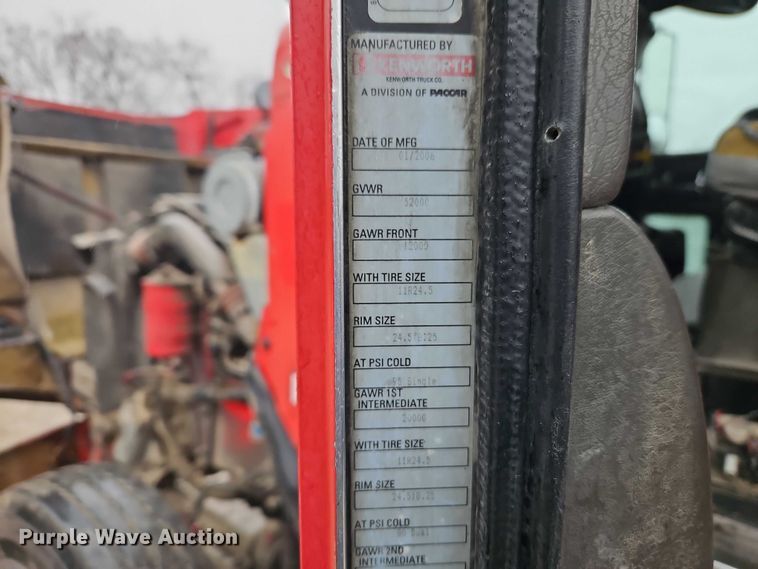 image for item EO7058 2006 Kenworth T800 flatbed truck