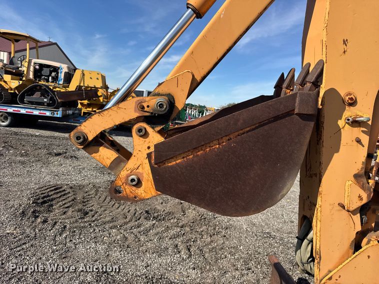 image for item ER0225 1989 Case 760 vibratory cable plow