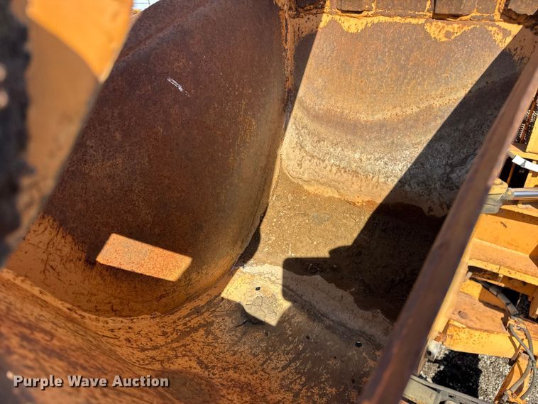 image for item ER0225 1989 Case 760 vibratory cable plow