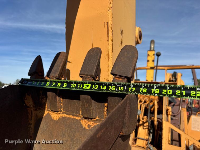 image for item ER0225 1989 Case 760 vibratory cable plow