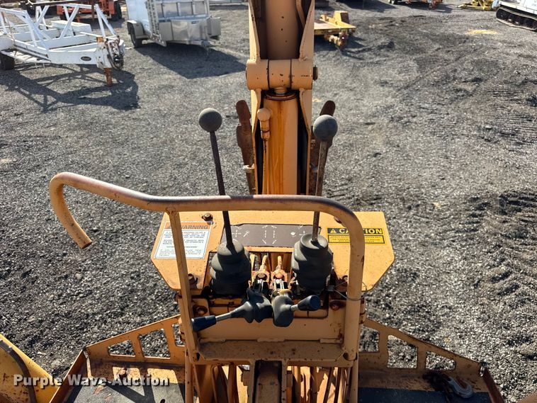 image for item ER0225 1989 Case 760 vibratory cable plow