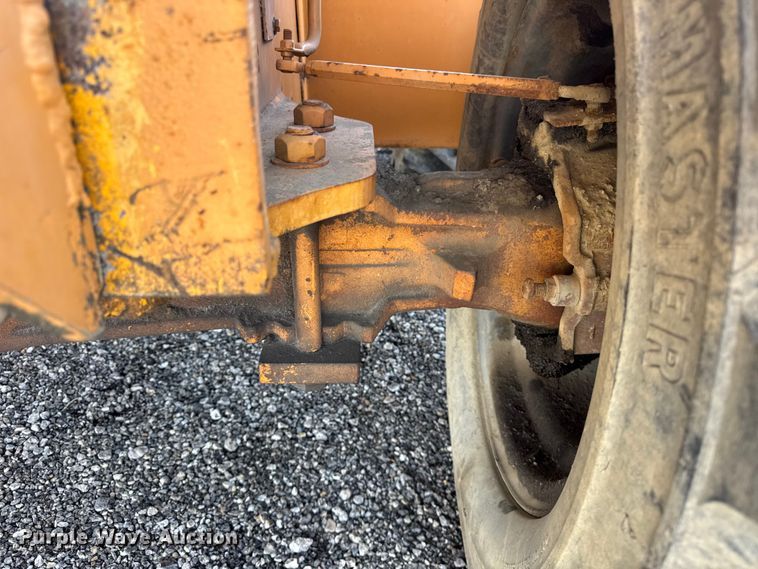 image for item ER0225 1989 Case 760 vibratory cable plow