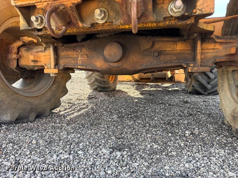 image for item ER0225 1989 Case 760 vibratory cable plow