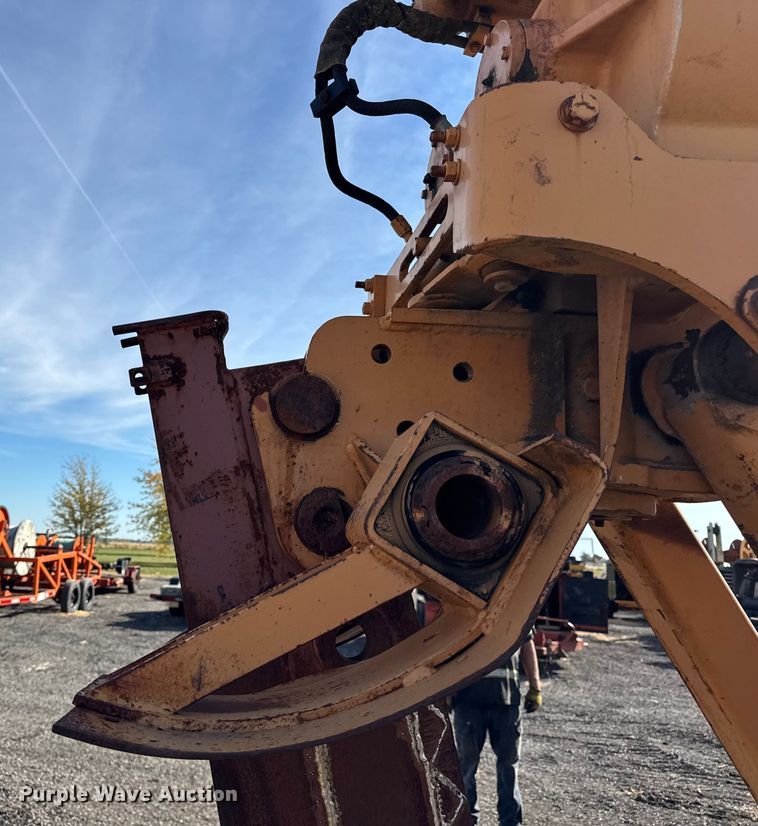 image for item ER0225 1989 Case 760 vibratory cable plow