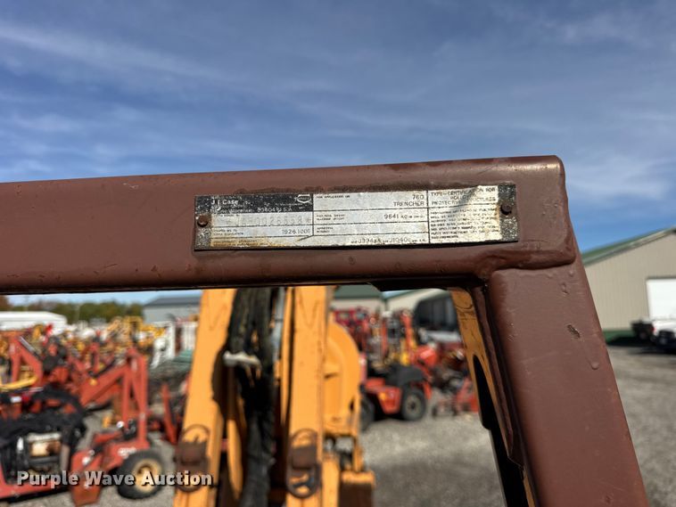 image for item ER0225 1989 Case 760 vibratory cable plow