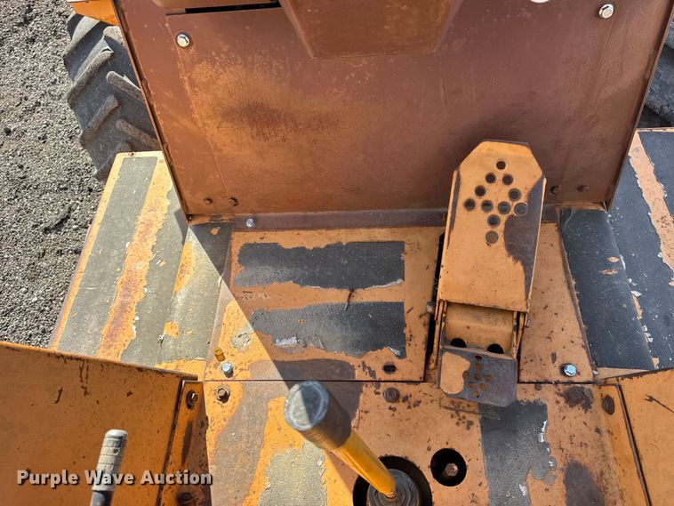 image for item ER0225 1989 Case 760 vibratory cable plow