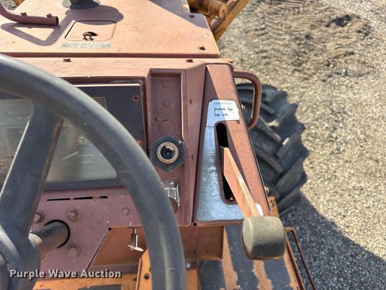 image for item ER0225 1989 Case 760 vibratory cable plow