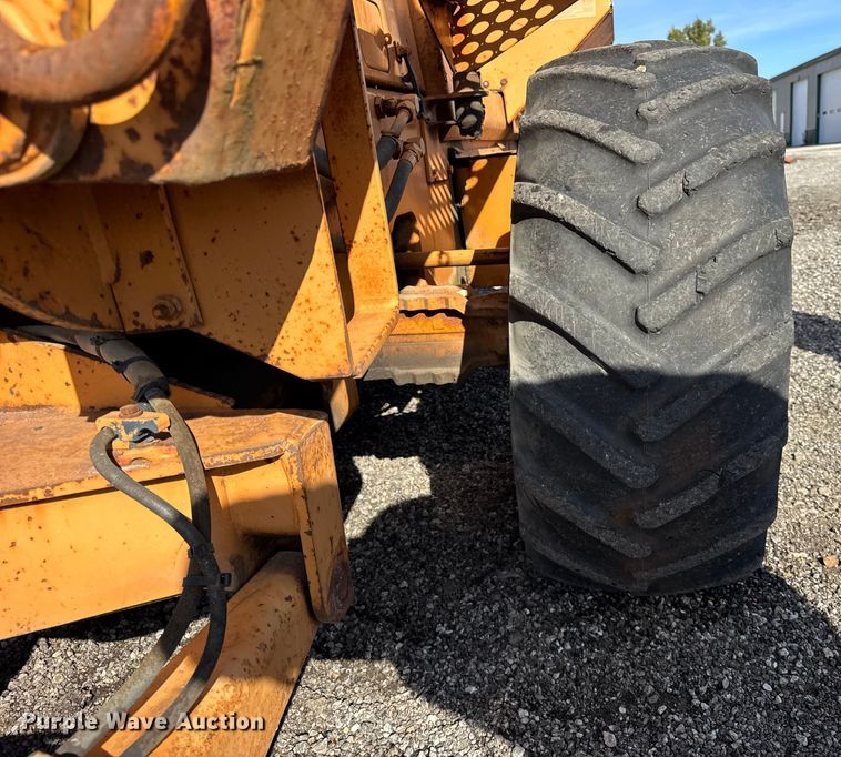 image for item ER0225 1989 Case 760 vibratory cable plow