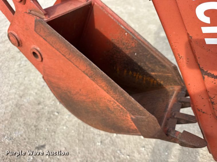 image for item ER0447 1999 Ditch Witch 8020T trencher