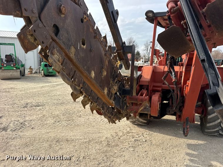 image for item ER0447 1999 Ditch Witch 8020T trencher