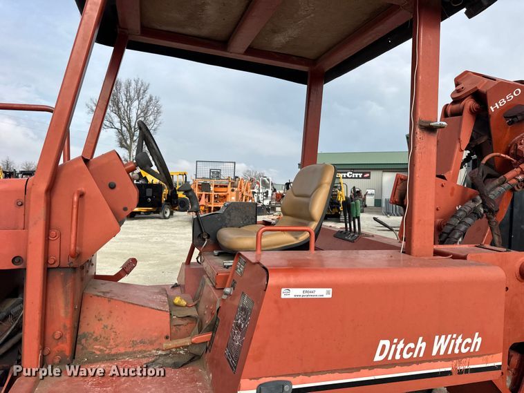 image for item ER0447 1999 Ditch Witch 8020T trencher