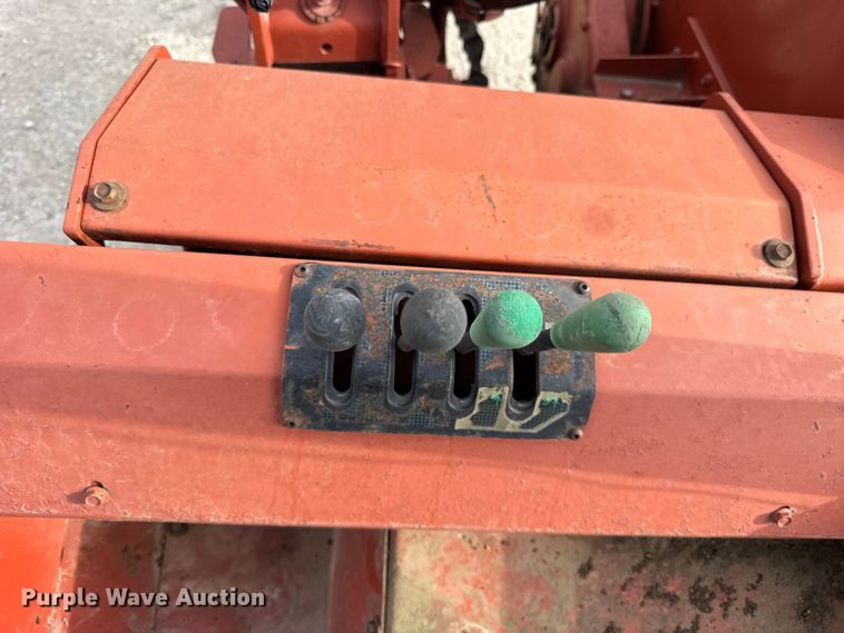 image for item ER0447 1999 Ditch Witch 8020T trencher