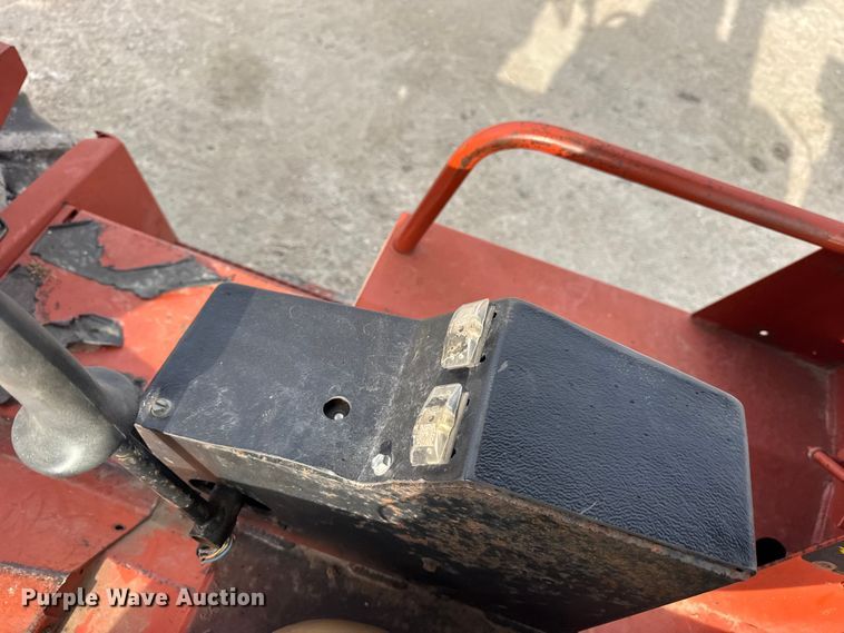 image for item ER0447 1999 Ditch Witch 8020T trencher