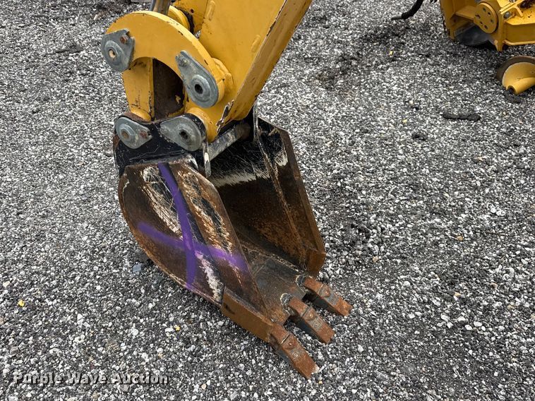 image for item ER0448 2012 Vermeer B550 backhoe attachment