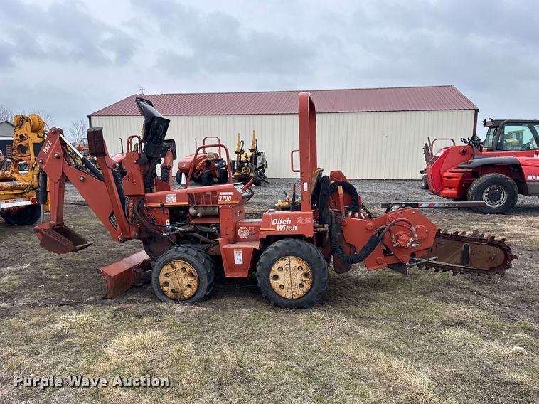 image for item ER0450 2001 Ditch Witch 3700 vibratory cable plow