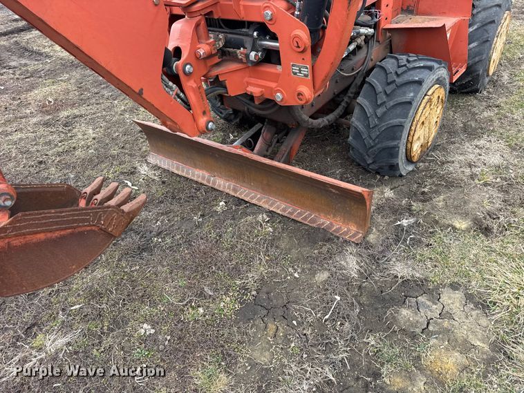 image for item ER0450 2001 Ditch Witch 3700 vibratory cable plow