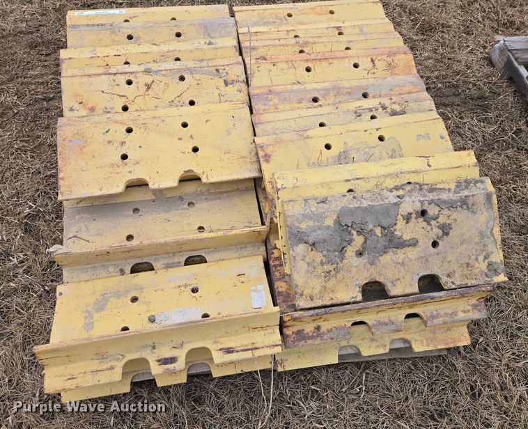image for item ES2858 Caterpillar track pads
