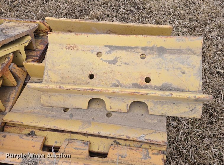 image for item ES2858 Caterpillar track pads