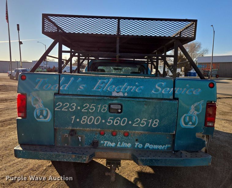 image for item ES2889 2005 Dodge Ram 3500 Crew Cab utility bed pickup truck