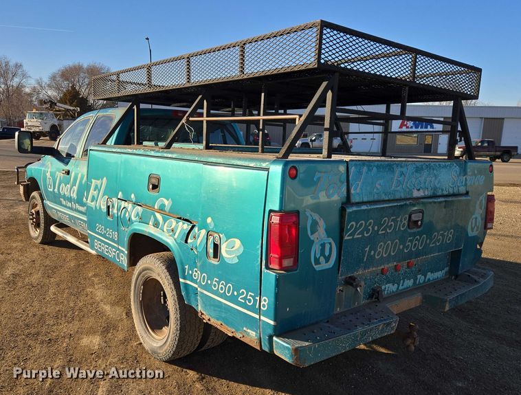 image for item ES2889 2005 Dodge Ram 3500 Crew Cab utility bed pickup truck