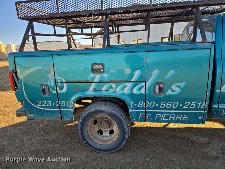 image for item ES2889 2005 Dodge Ram 3500 Crew Cab utility bed pickup truck