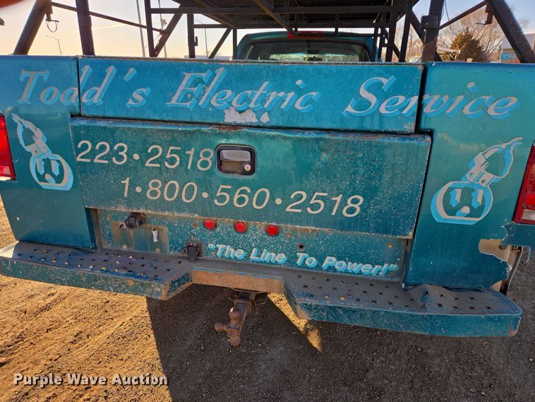 image for item ES2889 2005 Dodge Ram 3500 Crew Cab utility bed pickup truck