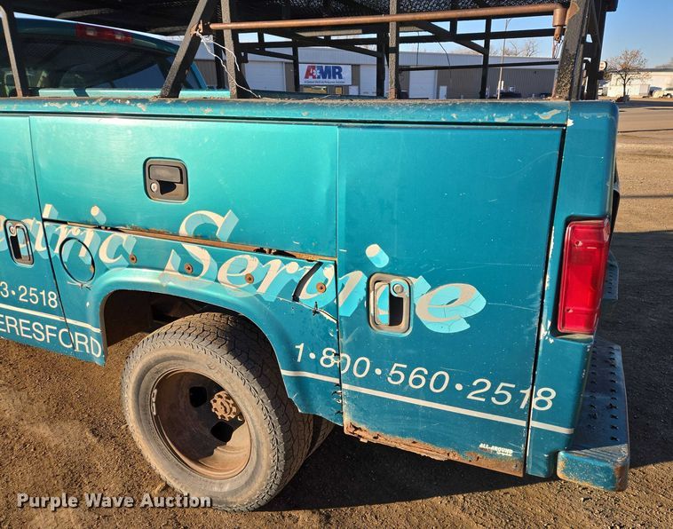 image for item ES2889 2005 Dodge Ram 3500 Crew Cab utility bed pickup truck