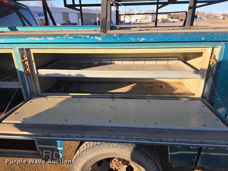 image for item ES2889 2005 Dodge Ram 3500 Crew Cab utility bed pickup truck