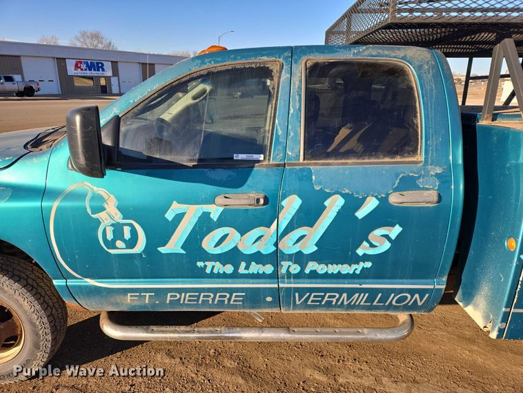 image for item ES2889 2005 Dodge Ram 3500 Crew Cab utility bed pickup truck