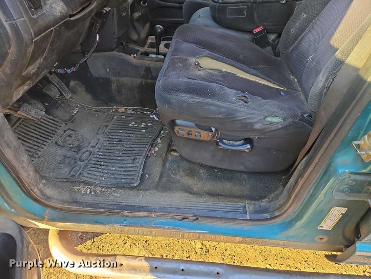 image for item ES2889 2005 Dodge Ram 3500 Crew Cab utility bed pickup truck