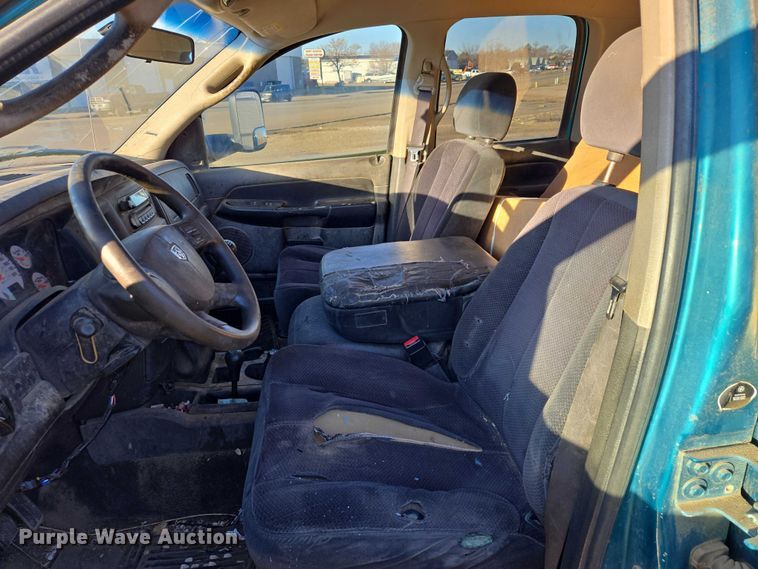 image for item ES2889 2005 Dodge Ram 3500 Crew Cab utility bed pickup truck