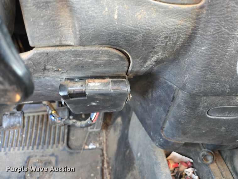 image for item ES2889 2005 Dodge Ram 3500 Crew Cab utility bed pickup truck