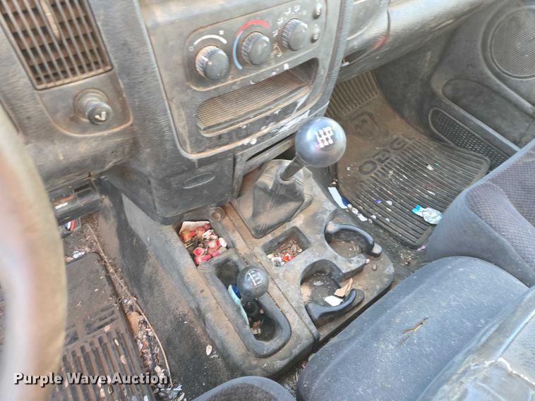 image for item ES2889 2005 Dodge Ram 3500 Crew Cab utility bed pickup truck