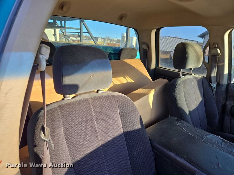 image for item ES2889 2005 Dodge Ram 3500 Crew Cab utility bed pickup truck