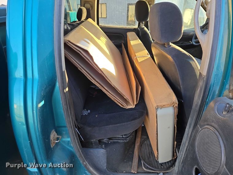 image for item ES2889 2005 Dodge Ram 3500 Crew Cab utility bed pickup truck