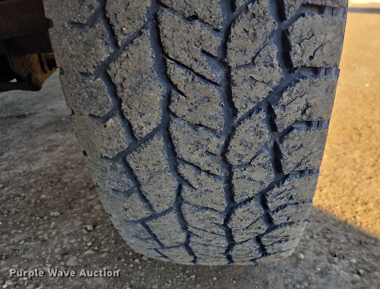 image for item ES2889 2005 Dodge Ram 3500 Crew Cab utility bed pickup truck