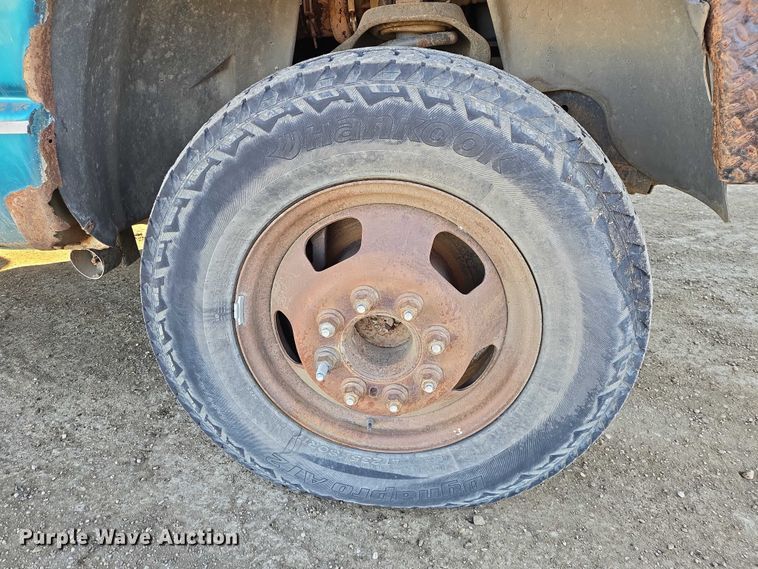 image for item ES2889 2005 Dodge Ram 3500 Crew Cab utility bed pickup truck