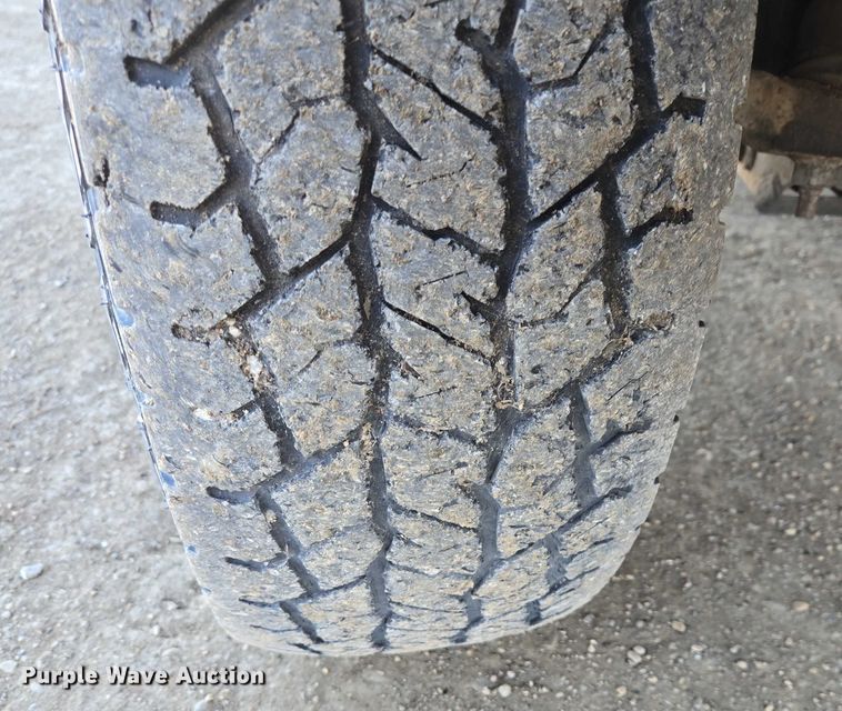 image for item ES2889 2005 Dodge Ram 3500 Crew Cab utility bed pickup truck