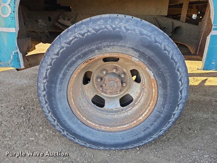 image for item ES2889 2005 Dodge Ram 3500 Crew Cab utility bed pickup truck