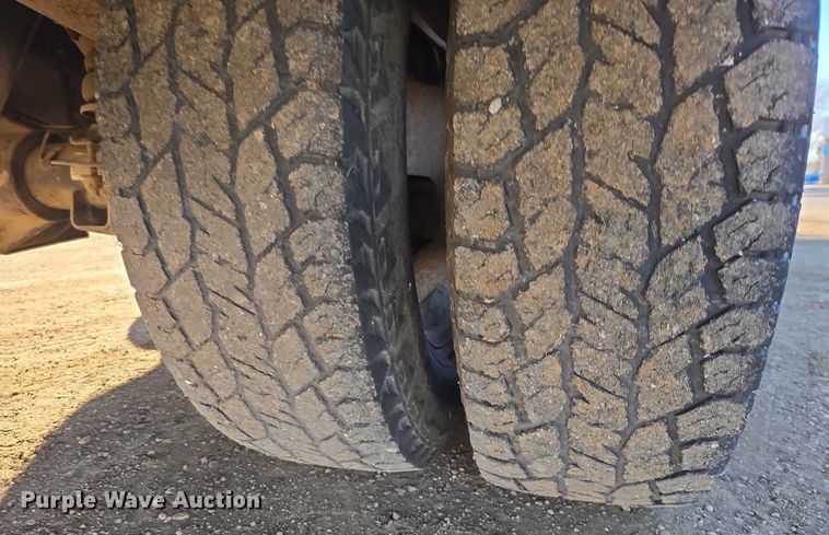 image for item ES2889 2005 Dodge Ram 3500 Crew Cab utility bed pickup truck