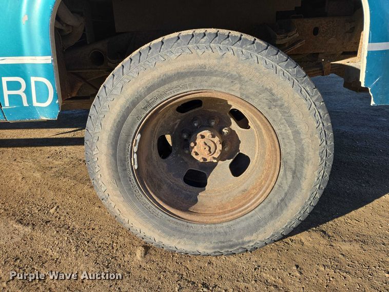 image for item ES2889 2005 Dodge Ram 3500 Crew Cab utility bed pickup truck