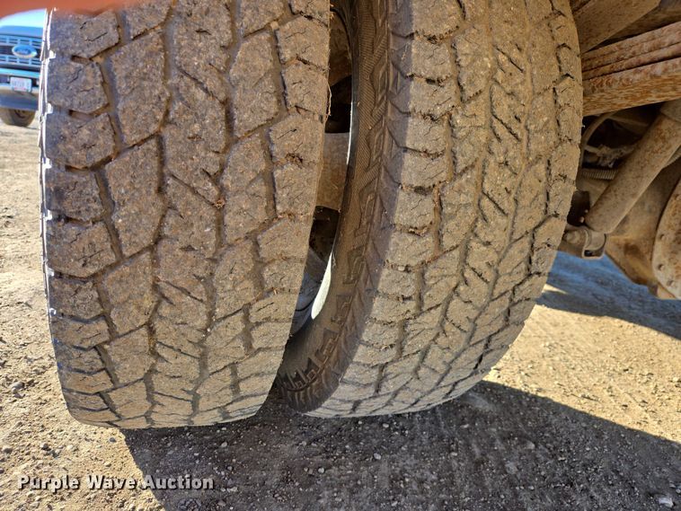 image for item ES2889 2005 Dodge Ram 3500 Crew Cab utility bed pickup truck