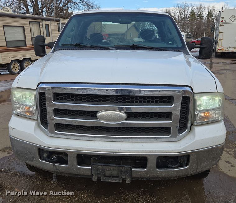 image for item ES2910 2005 Ford F250 Super Duty Ext. Cab pickup truck