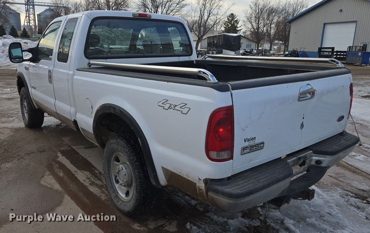 image for item ES2910 2005 Ford F250 Super Duty Ext. Cab pickup truck